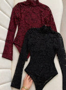 Bory floral na renda